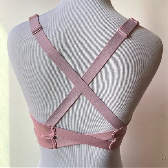 Victoria's Secret Sports Bra With adjustable straps / light pink/ Small - Picture 7 of 7